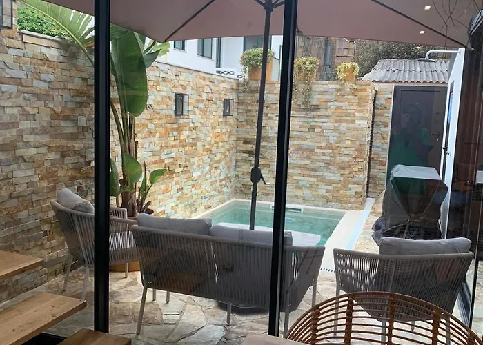 Villa Casinha Yellow - By The Sea