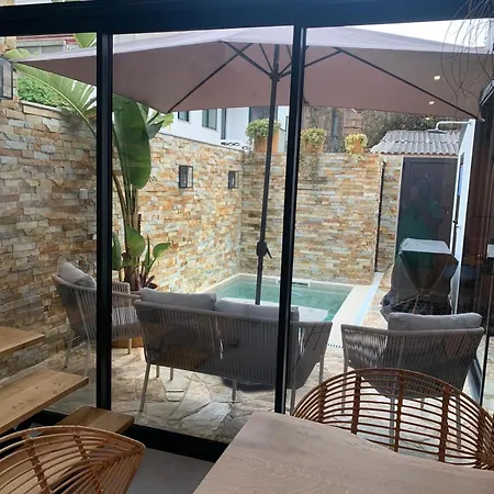 Villa Casinha Yellow - By The Sea